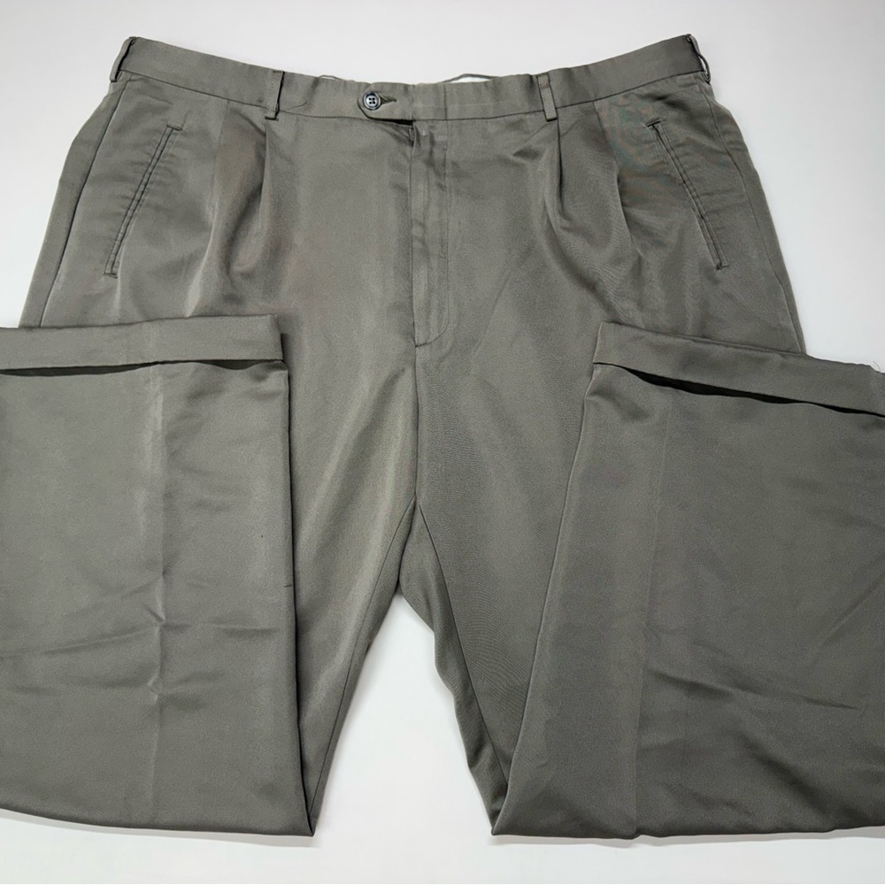 Haggar Men's Classic Gray Chinos